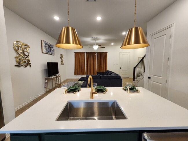 Building Photo - 632 Blue Ridge Dr