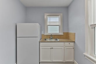Building Photo - 909 28th St