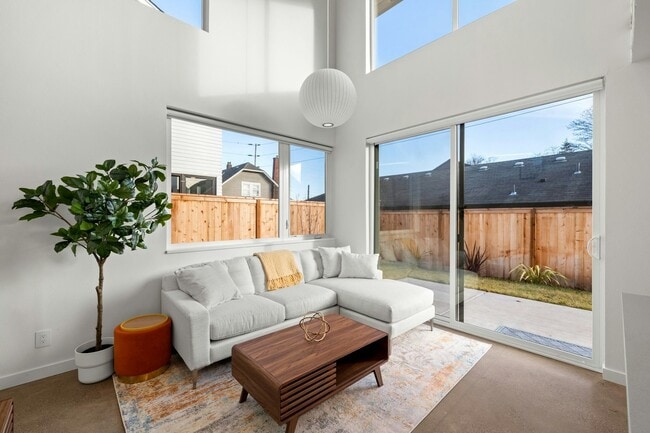 Photo - 4809 N Kerby Ave House