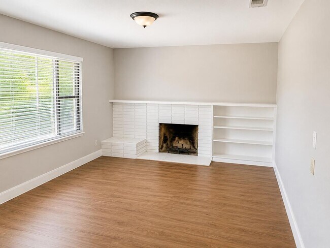 Building Photo - 4556 Beechnut Way