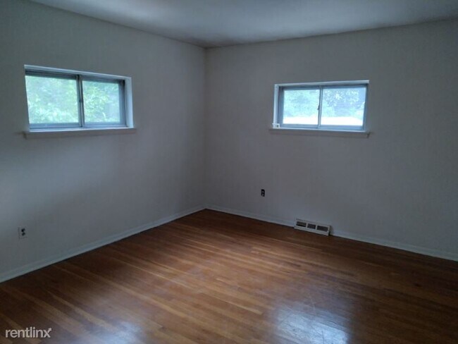 Building Photo - 3 br, 1.5 bath House - 1587 Edge Hill Rd