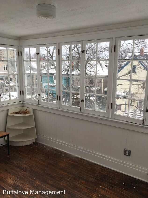 Foto principal - 711 W Delavan Ave
