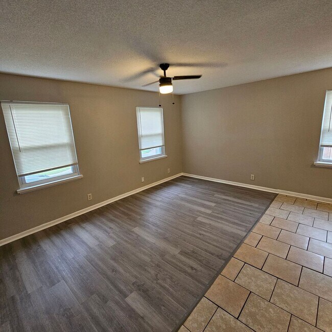 Foto del edificio - Cozy 2/1 with a Garage in Raytown!