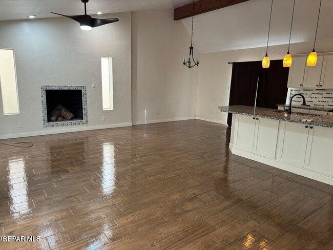 Foto del edificio - 129 S Apache Gold Lp