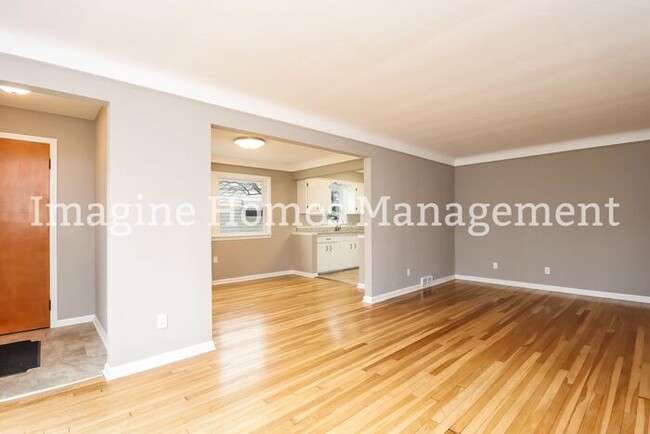 Foto del edificio - 24302 Westwood Road