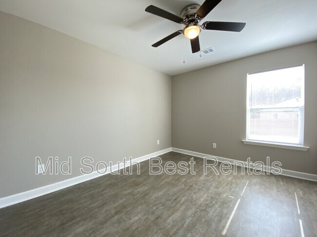Building Photo - 108 Magnolia Cr