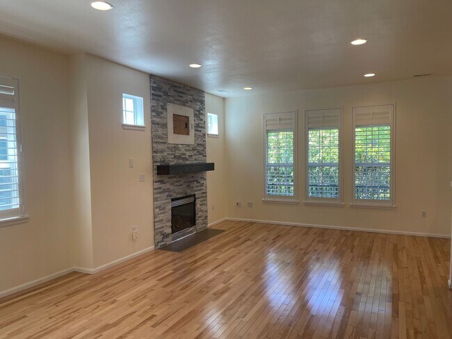 Foto del edificio - Well maintained 3bd Issaquah Highlands Tow...