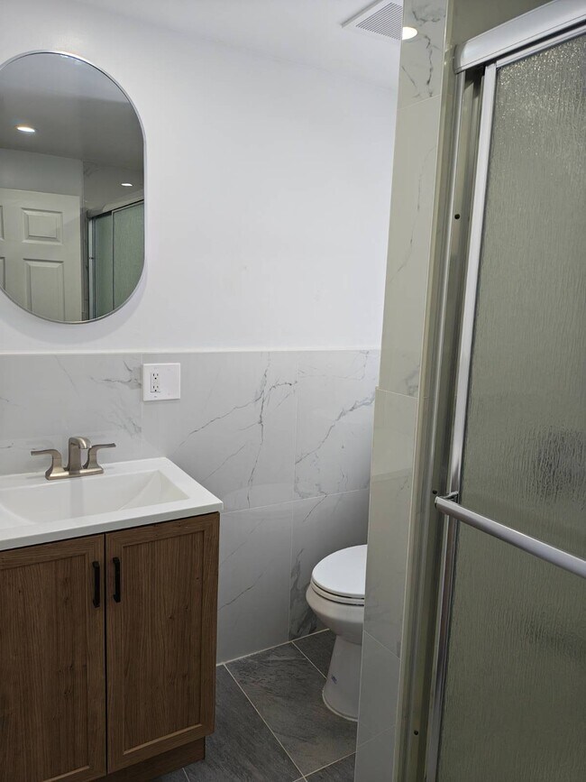 Foto del edificio - 2814 Weeks Ave