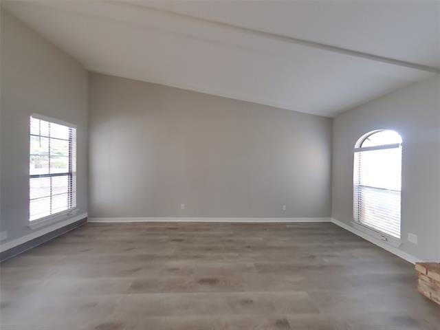 Foto del edificio - 414 Hemlock Dr