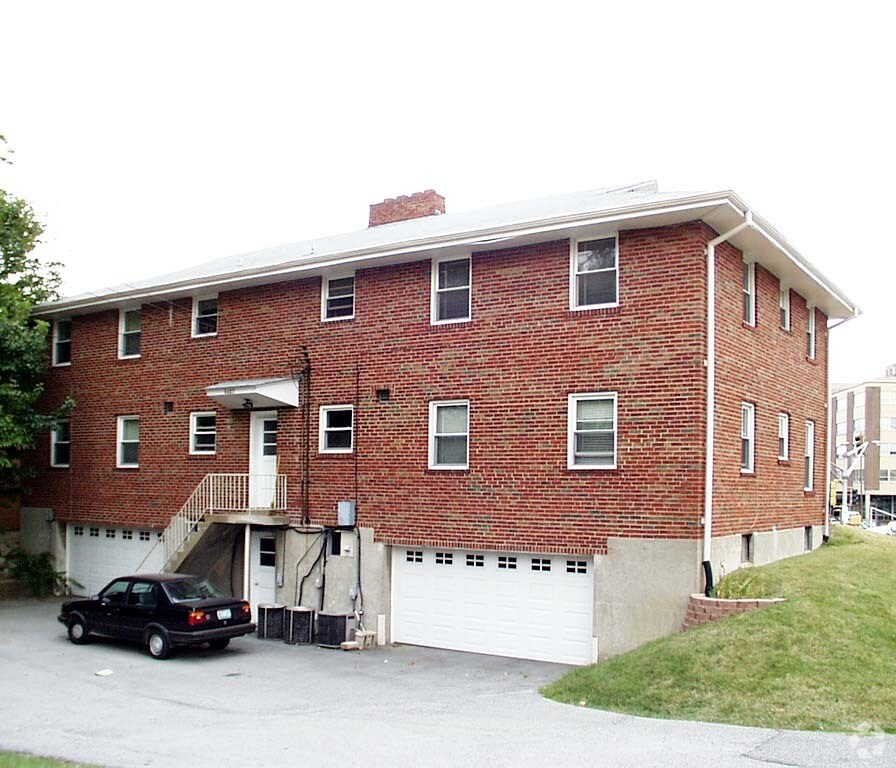 Alternate Building View - 8427 Delmar Blvd