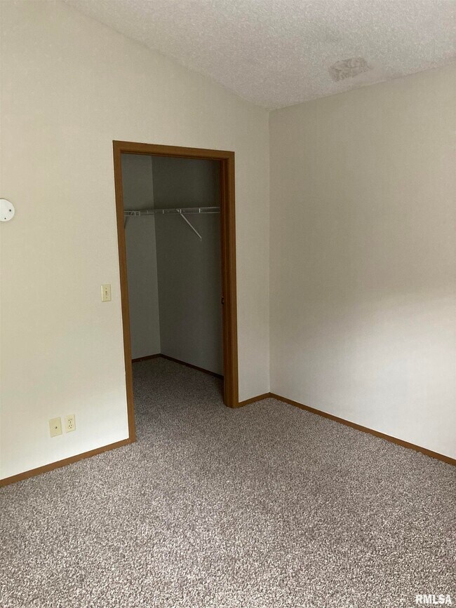 Building Photo - 2708 W Willowlake Dr