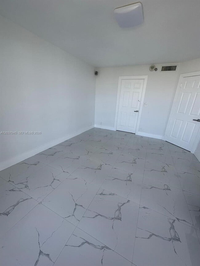 Foto del edificio - 3530 Mystic Pointe Dr