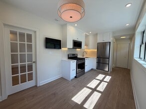 Building Photo - 5016 N Lawndale Ave