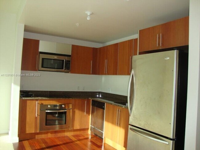 Foto del edificio - 300 S Biscayne Blvd