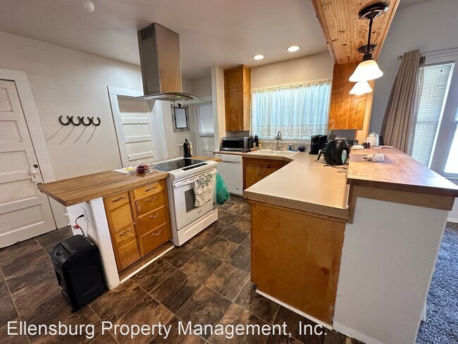 Foto del edificio - 2 br, 1 bath House - 1400 E Capitol Ave.