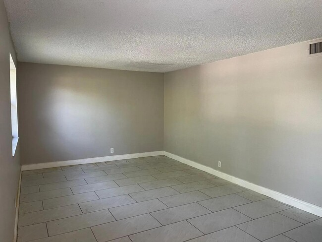 Building Photo - 5844 Blueberry Ct