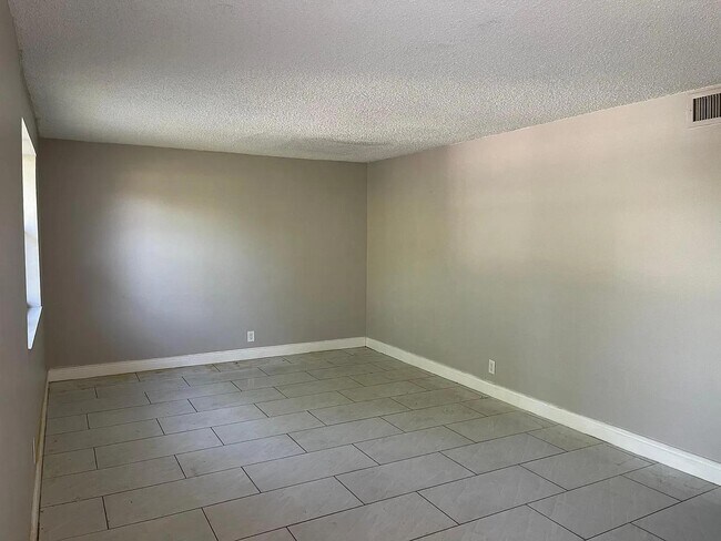 Building Photo - 5844 Blueberry Ct
