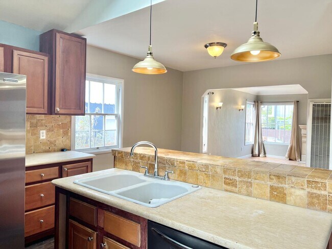 vista desde la isla - 1390 Dwight Way