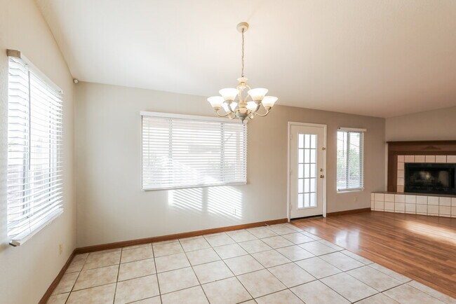 Foto del edificio - 8915 N Veridian Dr