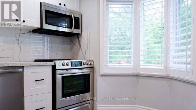 Building Photo - 16 Normandy Pl