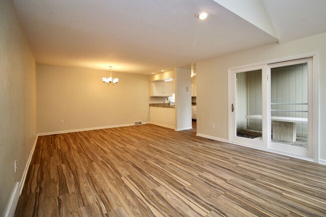 Building Photo - Sylvania 3 Bed/2.5 Bath Townhouse/Condo wi...