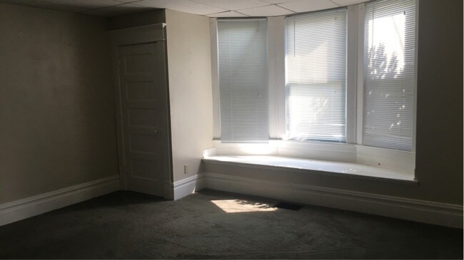 Foto del edificio - 405 W Hallam Ave