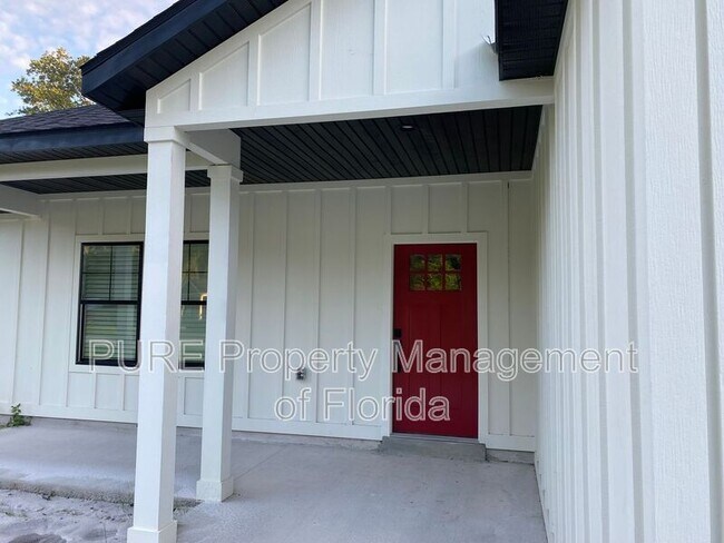 Foto del edificio - 2635 NE 37th Place Rd