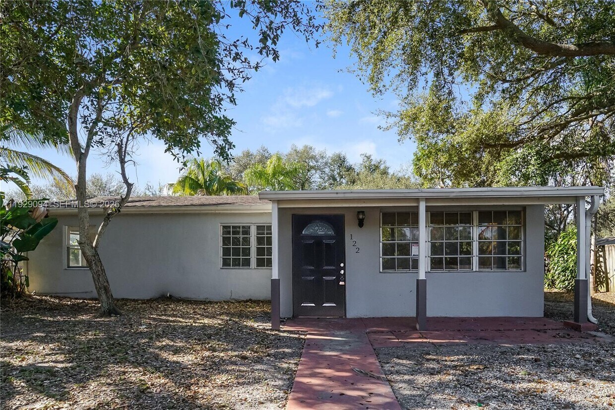 Foto principal - 122 Allen Rd