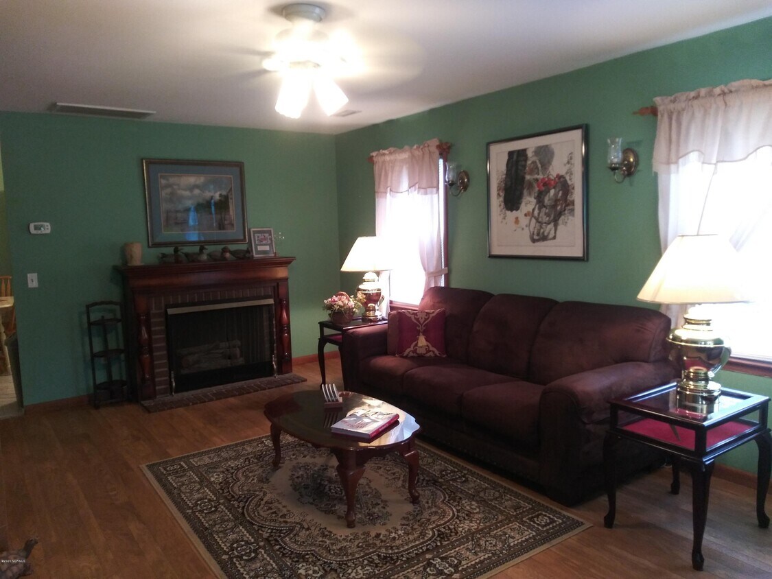 Building Photo - 411 Pigott Rd