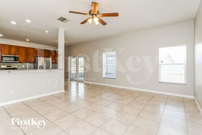 Foto del edificio - 503 Haywood Ln