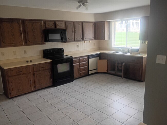Foto del edificio - 4863 Vermilion Dr