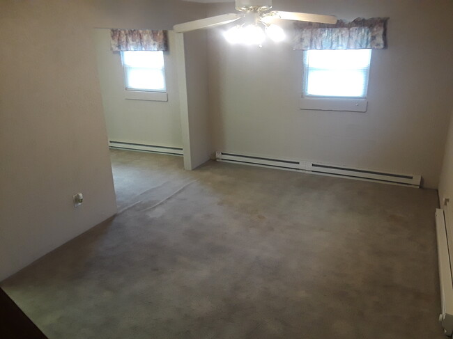 Unit 1 LR - 1913 6th Ave