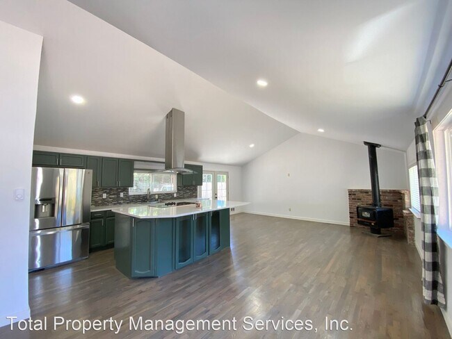 Building Photo - 3 br, 2 bath House - 302 18th Ave