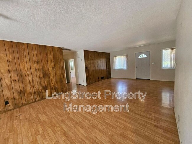 Building Photo - 632 Lake Bay Ct