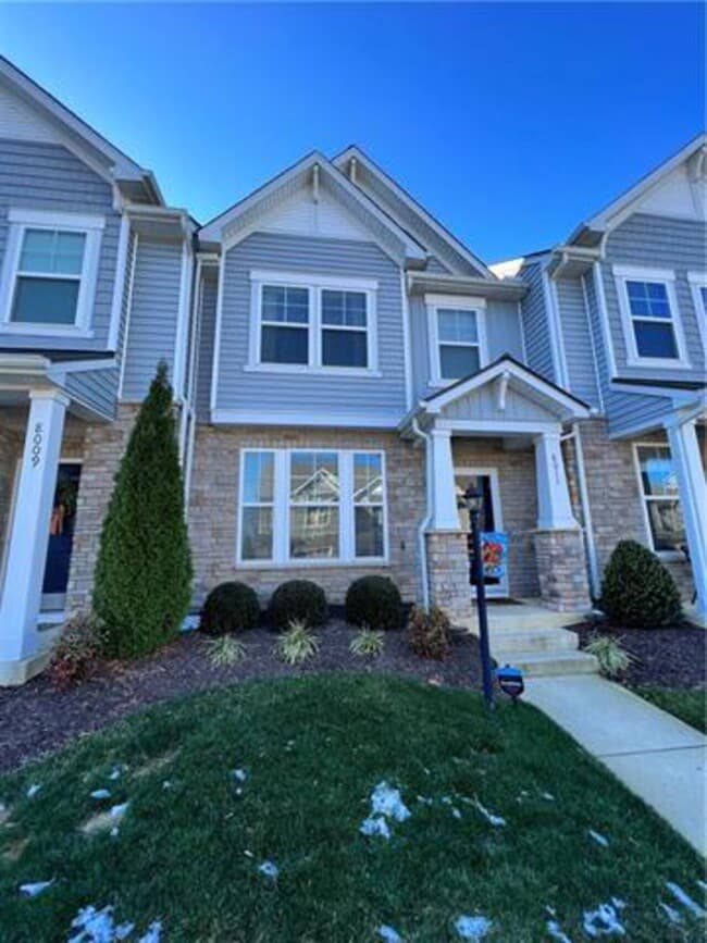 Building Photo - 8011 Rutland Village Dr
