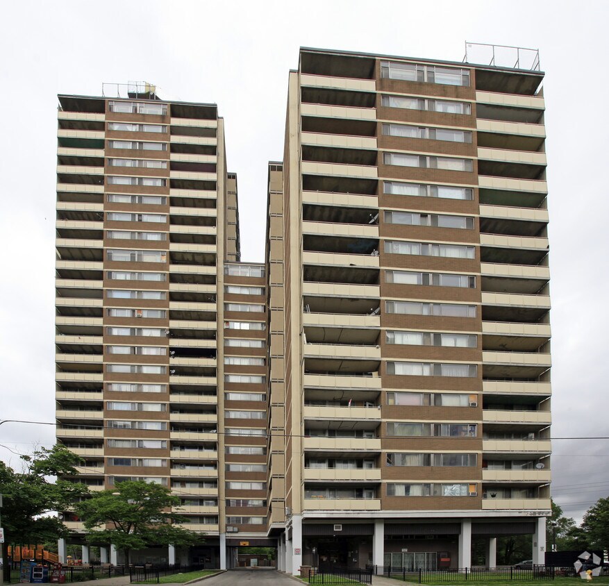 444 Lumsden Ave, Toronto, ON M4C 2L8 Apartments 444 Lumsden Ave