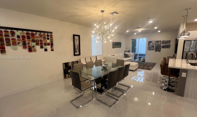 Foto del edificio - 6612 NW 103rd Pky