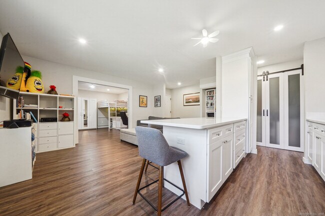 Foto del edificio - 1000 Knapps Hwy