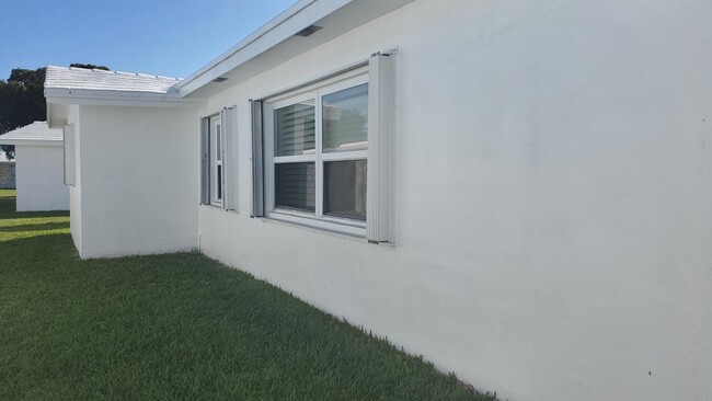 Foto del edificio - 818 SW 18th Ct