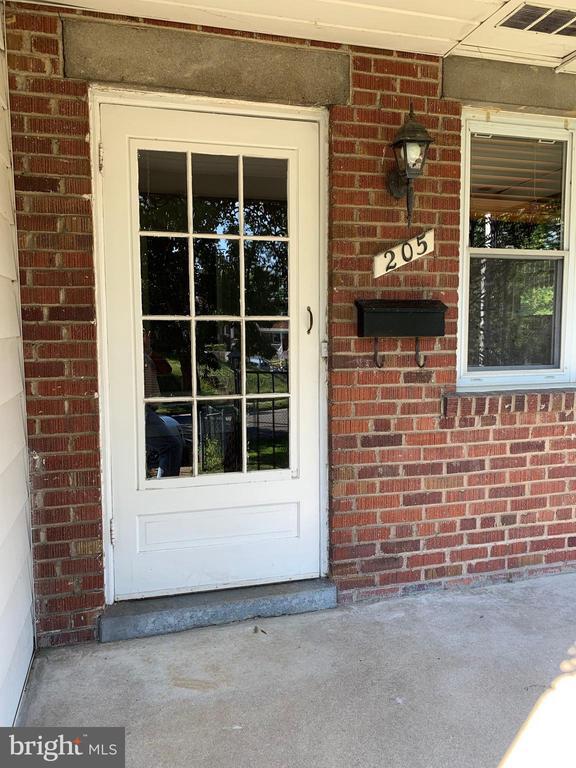 Building Photo - 205 Evans Ln