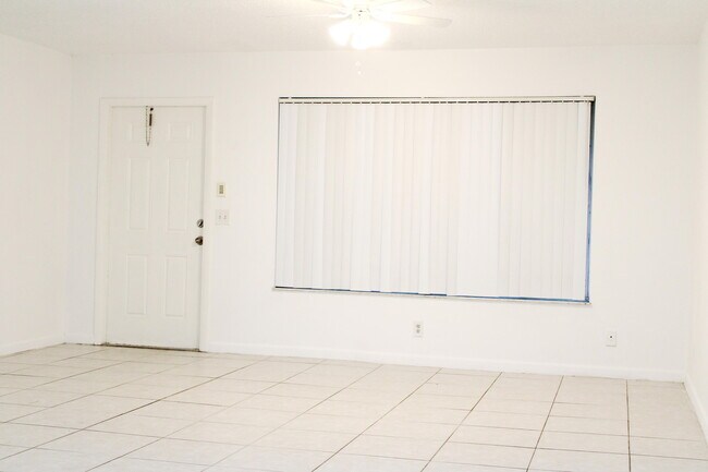 Building Photo - 4691 Orleans Ct
