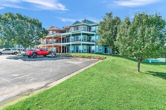 Building Photo - 2164 Tanglewood Blvd