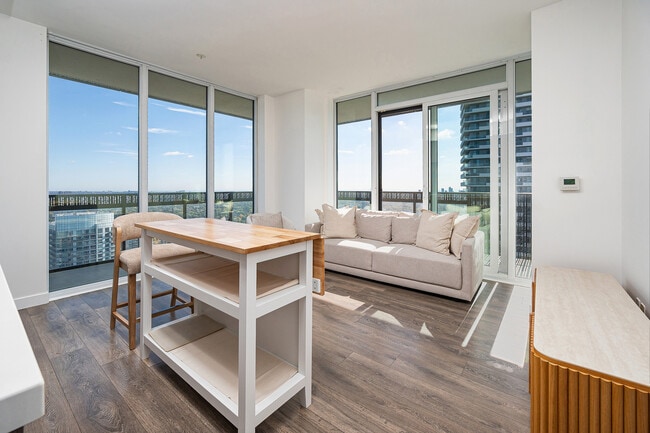 Building Photo - 8 Eglinton Ave E