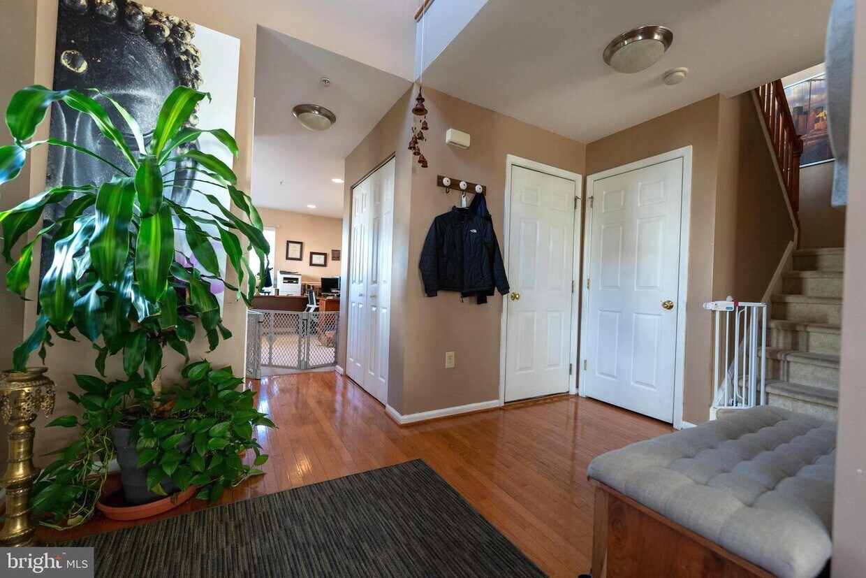 Primary Photo - 276 Hampshire Dr