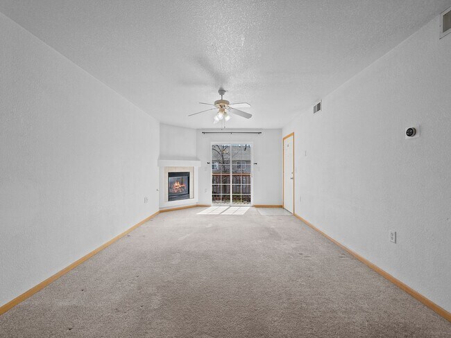 Foto del edificio - Well Maintained 2-Bed, 2-Bath Condo in Prime Location Near CSU!