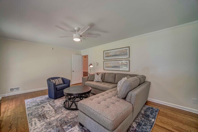 Building Photo - 220 Beachland Dr
