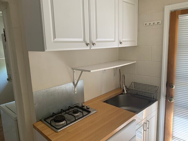 Kitchen - 221 Wootten Dr
