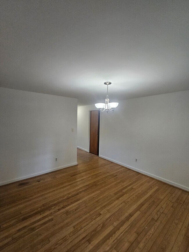 Foto del edificio - 7022 Gardner Dr