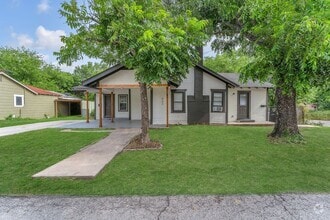 Building Photo - 402 Ada St