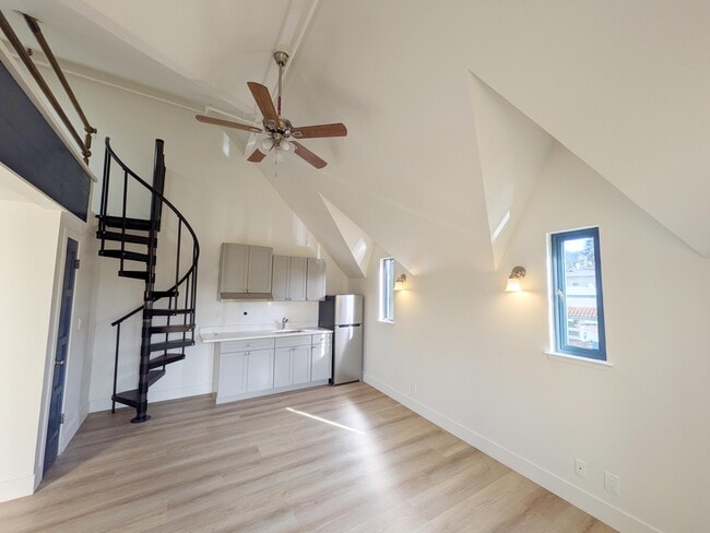 Building Photo - Elmwood Village